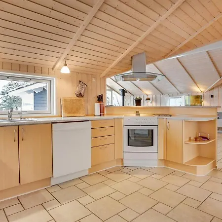 Holiday home Leya - 900m From The Sea In Nw Jutland By Interhome